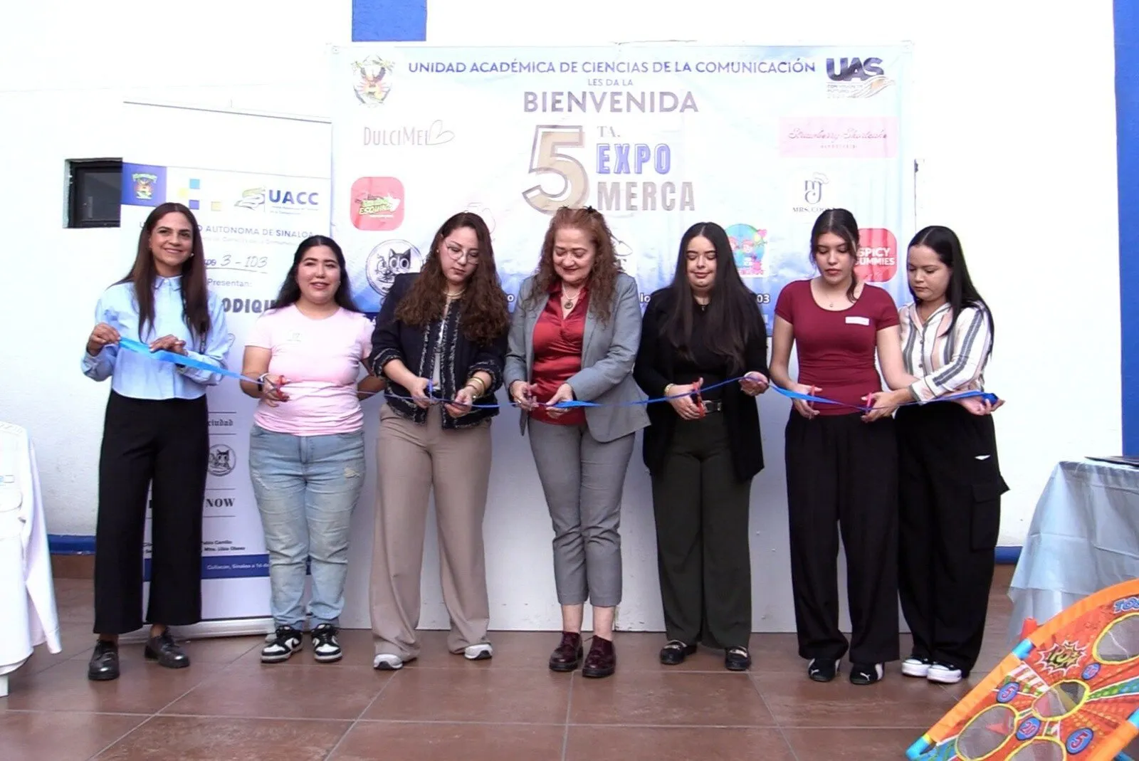 De la teoría al stand: Estudiantes de Ciencias de la Comunicación muestran su potencial emprendedor a través de la quinta edición de Expo Merca De la teoría al stand: Estudiantes de Ciencias de la Comunicación muestran su potencial emprendedor a través de la quinta edición de Expo Merca