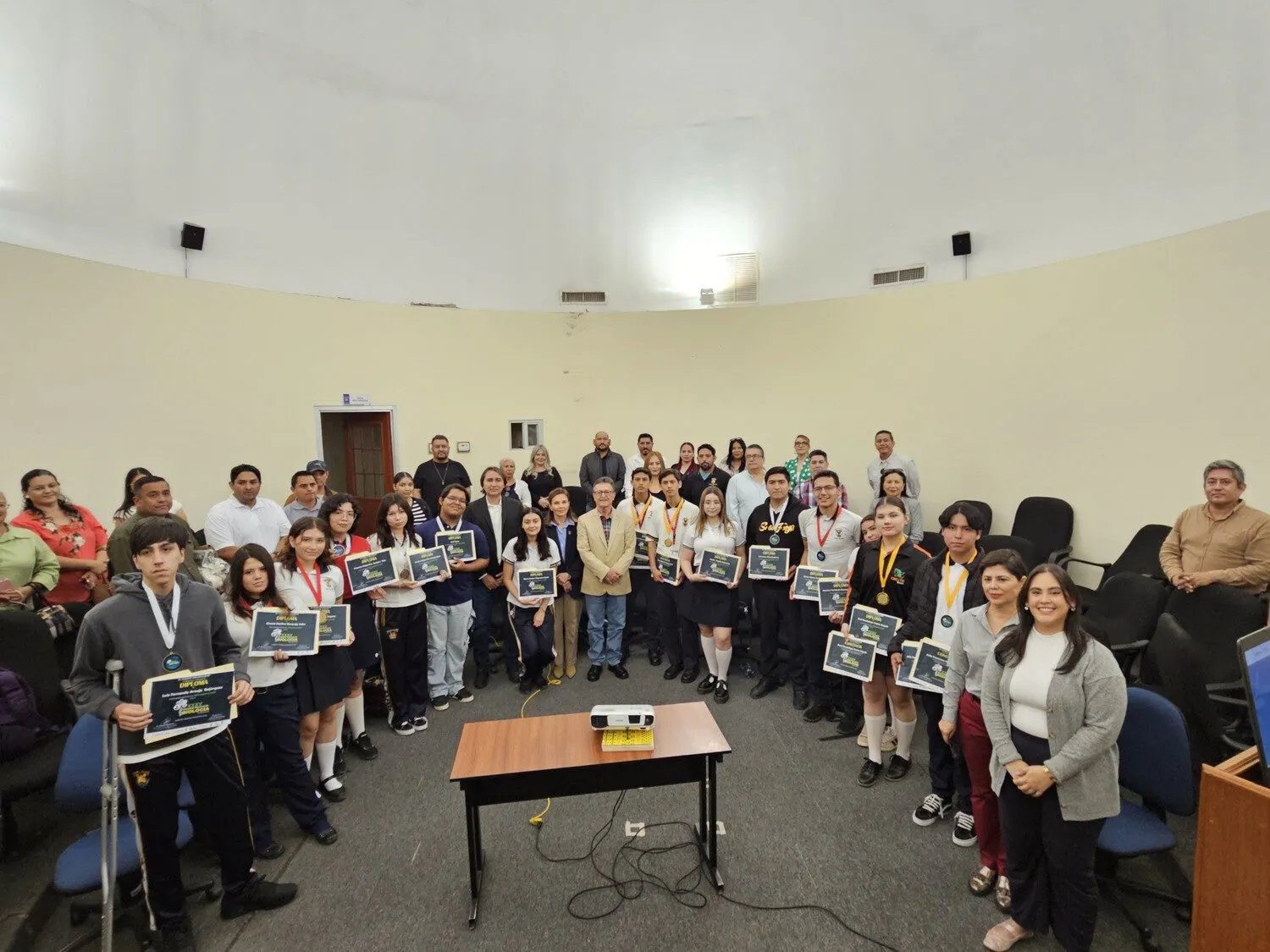 Galardonan a medallistas de la Olimpiada Nacional de Biología, en su etapa estatal; de 18 ganadores, 13 son estudiantes de bachillerato de la UAS Galardonan a medallistas de la Olimpiada Nacional de Biología, en su etapa estatal; de 18 ganadores, 13 son estudiantes de bachillerato de la UAS