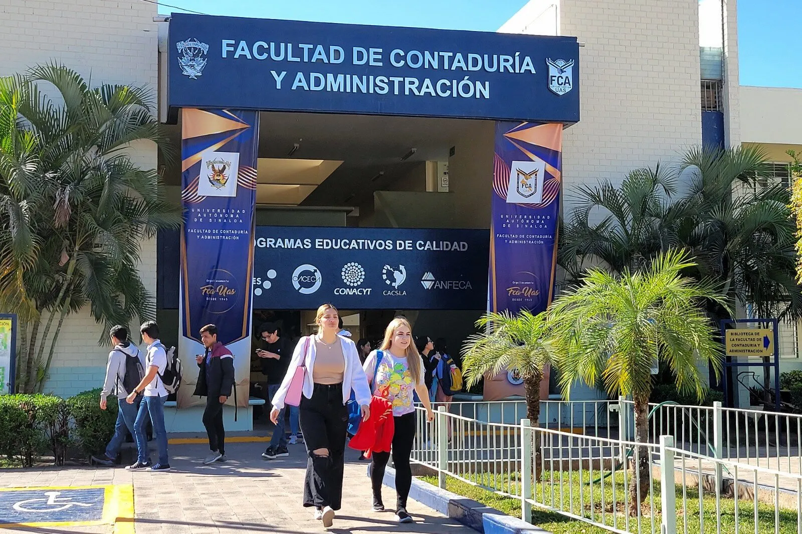 ¡Calidad académica! La Facultad de Contaduría y Administración ingresa y refrenda cuatro posgrados en el Sistema Nacional de Posgrados de la SECIHTI ¡Calidad académica! La Facultad de Contaduría y Administración ingresa y refrenda cuatro posgrados en el Sistema Nacional de Posgrados de la SECIHTI