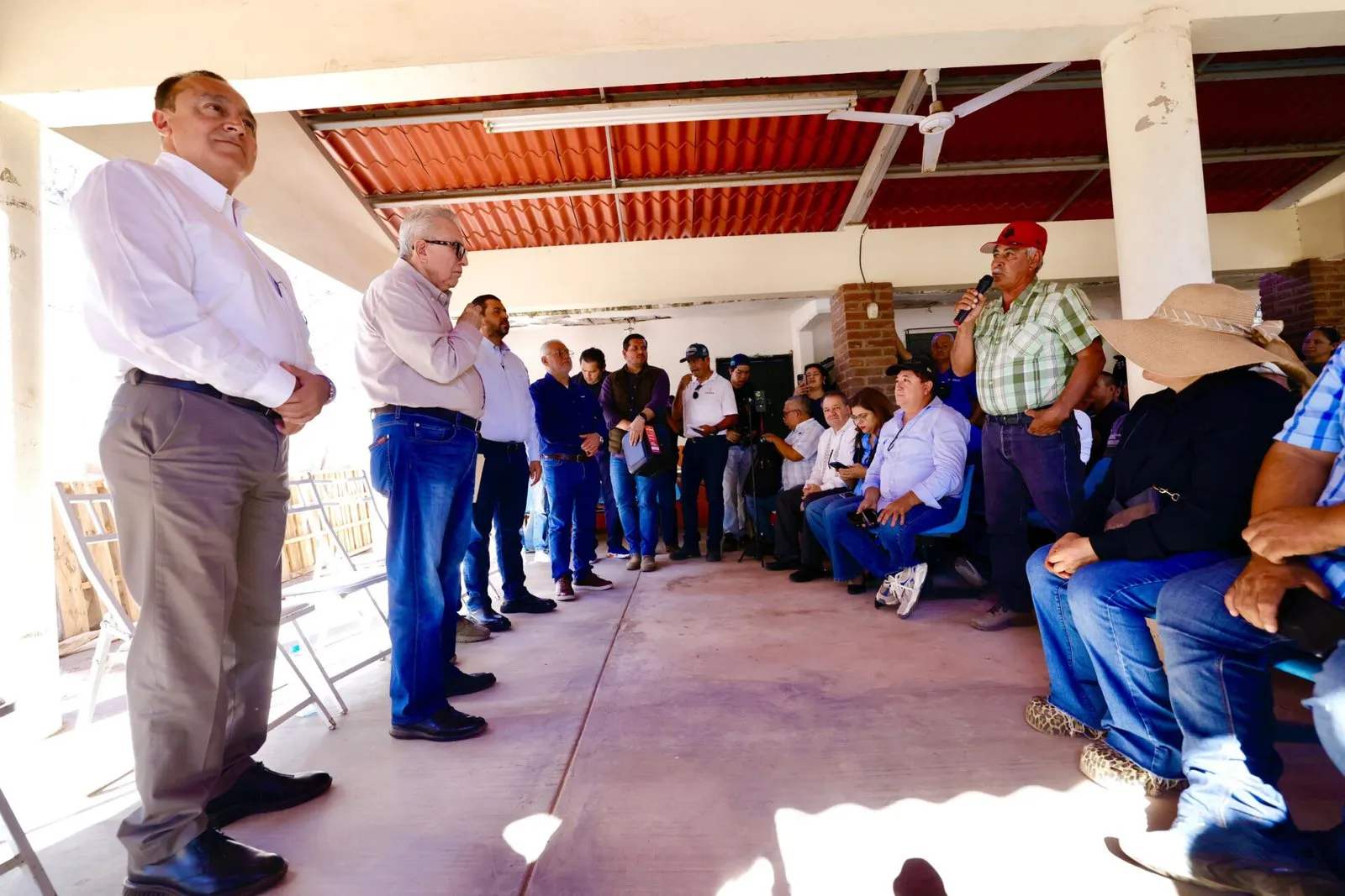 Gobernador Rocha Moya solucionó el problema de comercialización del frijol de los productores de la Bolsa de Tosalibampo II Gobernador Rocha Moya solucionó el problema de comercialización del frijol de los productores de la Bolsa de Tosalibampo II