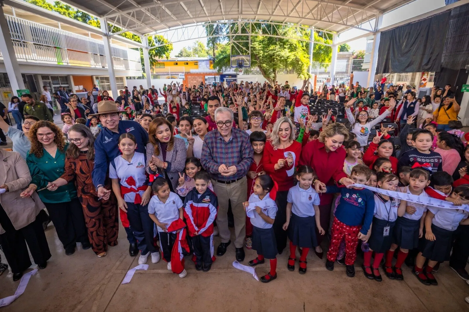 Los niños y las niñas de Sinaloa lo merecen todo, afirma Gobernador Rocha al inaugurar infraestructura en primaria de Culiacán Los niños y las niñas de Sinaloa lo merecen todo, afirma Gobernador Rocha al inaugurar infraestructura en primaria de Culiacán