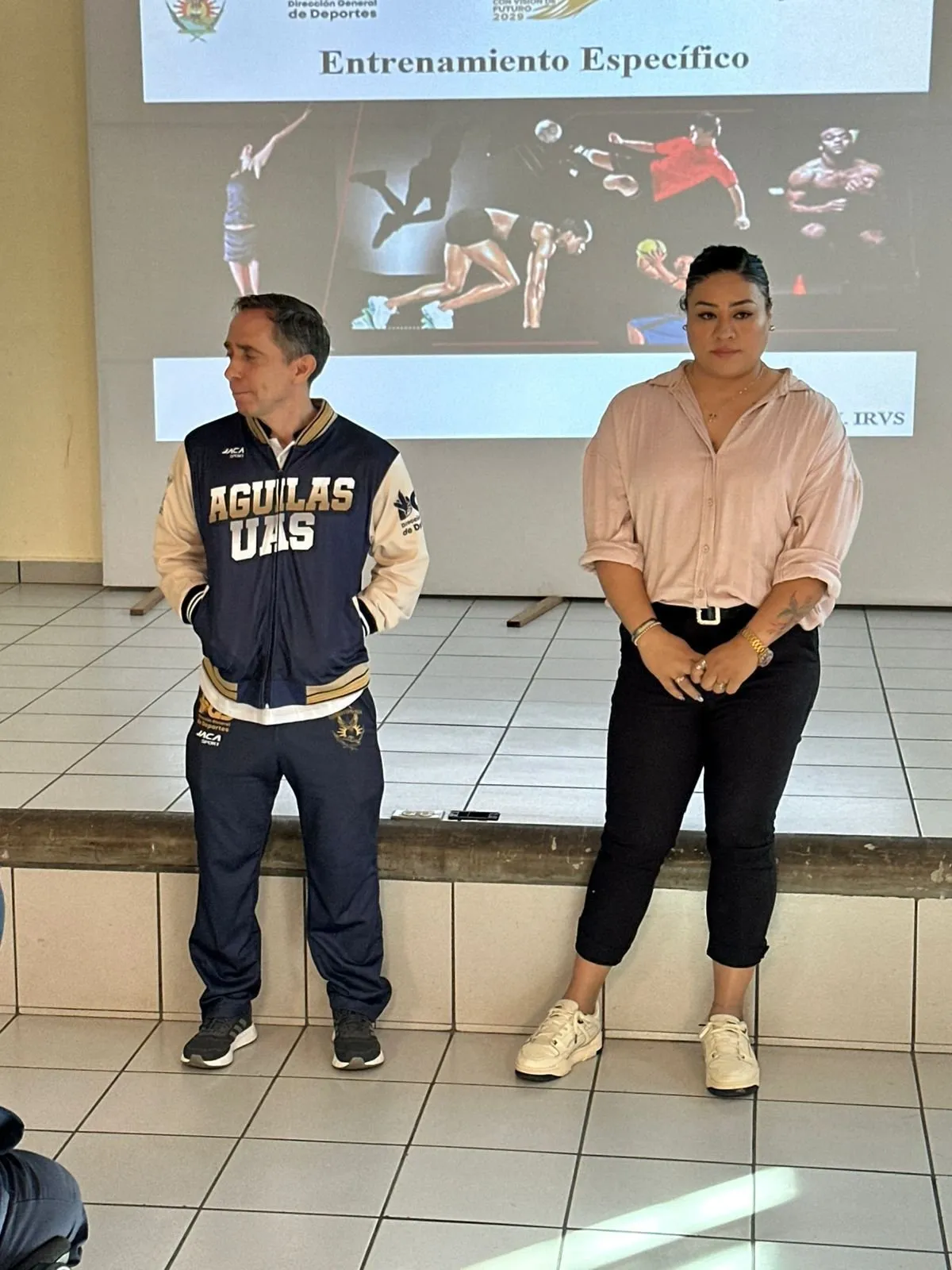 La UAS capacita a su personal deportivo en “Entrenamiento Específico” durante la Semana de Actualización Docente, para optimizar el rendimiento y prevenir lesiones La UAS capacita a su personal deportivo en “Entrenamiento Específico” durante la Semana de Actualización Docente, para optimizar el rendimiento y prevenir lesiones