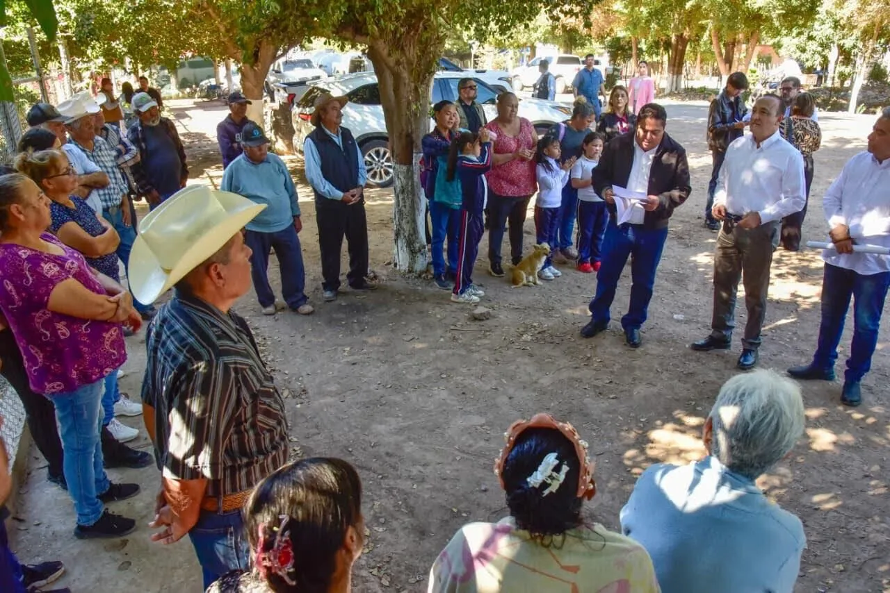 “La gente está muy contenta con la visita del Alcalde Antonio Menéndez y las obras que trae a la zona rural”: Chuyita Castro “La gente está muy contenta con la visita del Alcalde Antonio Menéndez y las obras que trae a la zona rural”: Chuyita Castro