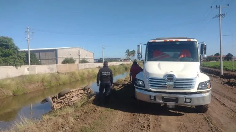 Canalazo cobra la vida de adulto mayor en un canal en Ruiz Cortines, Guasave Canalazo cobra la vida de adulto mayor en un canal en Ruiz Cortines, Guasave