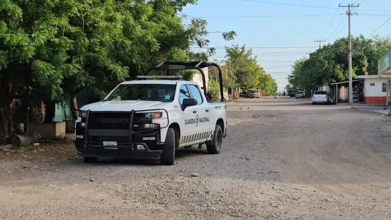 Arrestan a dos hombres, aseguran armas y vehículos en El Fuerte Arrestan a dos hombres, aseguran armas y vehículos en El Fuerte