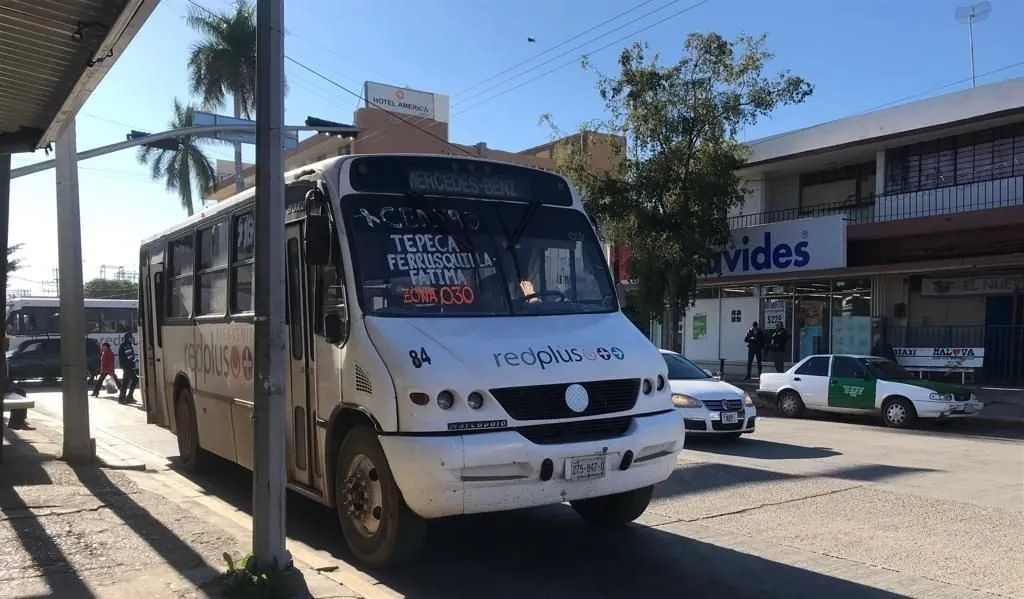 Sanciones a Automovilistas en Doble Fila; una buena medida para mejorar el tráfico en Los Mochis: López Orduño Sanciones a Automovilistas en Doble Fila; una buena medida para mejorar el tráfico en Los Mochis: López Orduño