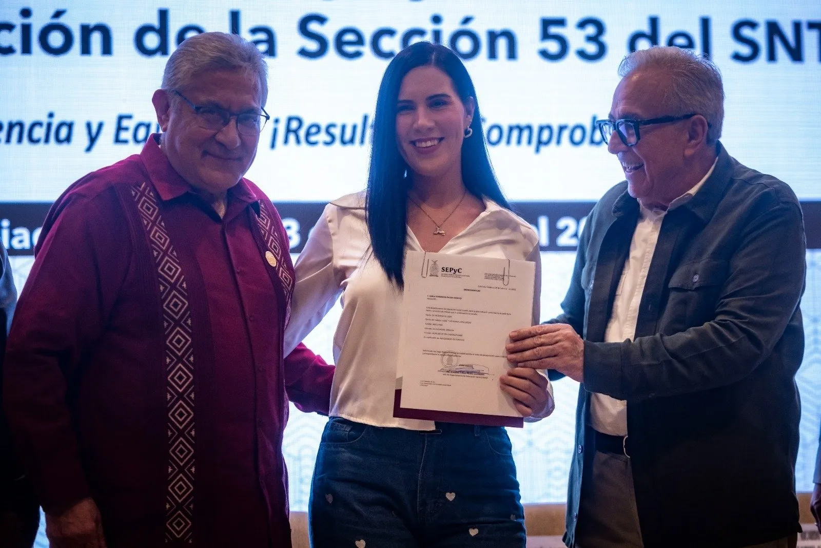Gobernador Rocha encabeza entrega de bases a trabajadores del SNTE 53, que brindan certeza laboral Gobernador Rocha encabeza entrega de bases a trabajadores del SNTE 53, que brindan certeza laboral