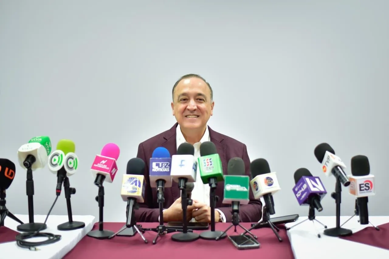 “En Ahome se actúa de inmediato en el tema de los socavones para evitar riesgos”: Antonio Menéndez “En Ahome se actúa de inmediato en el tema de los socavones para evitar riesgos”: Antonio Menéndez