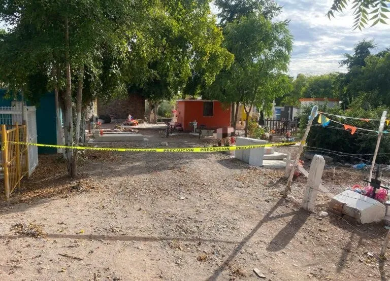Navajean a un hombre en el interior de panteón en el Burrión, Guasave Navajean a un hombre en el interior de panteón en el Burrión, Guasave