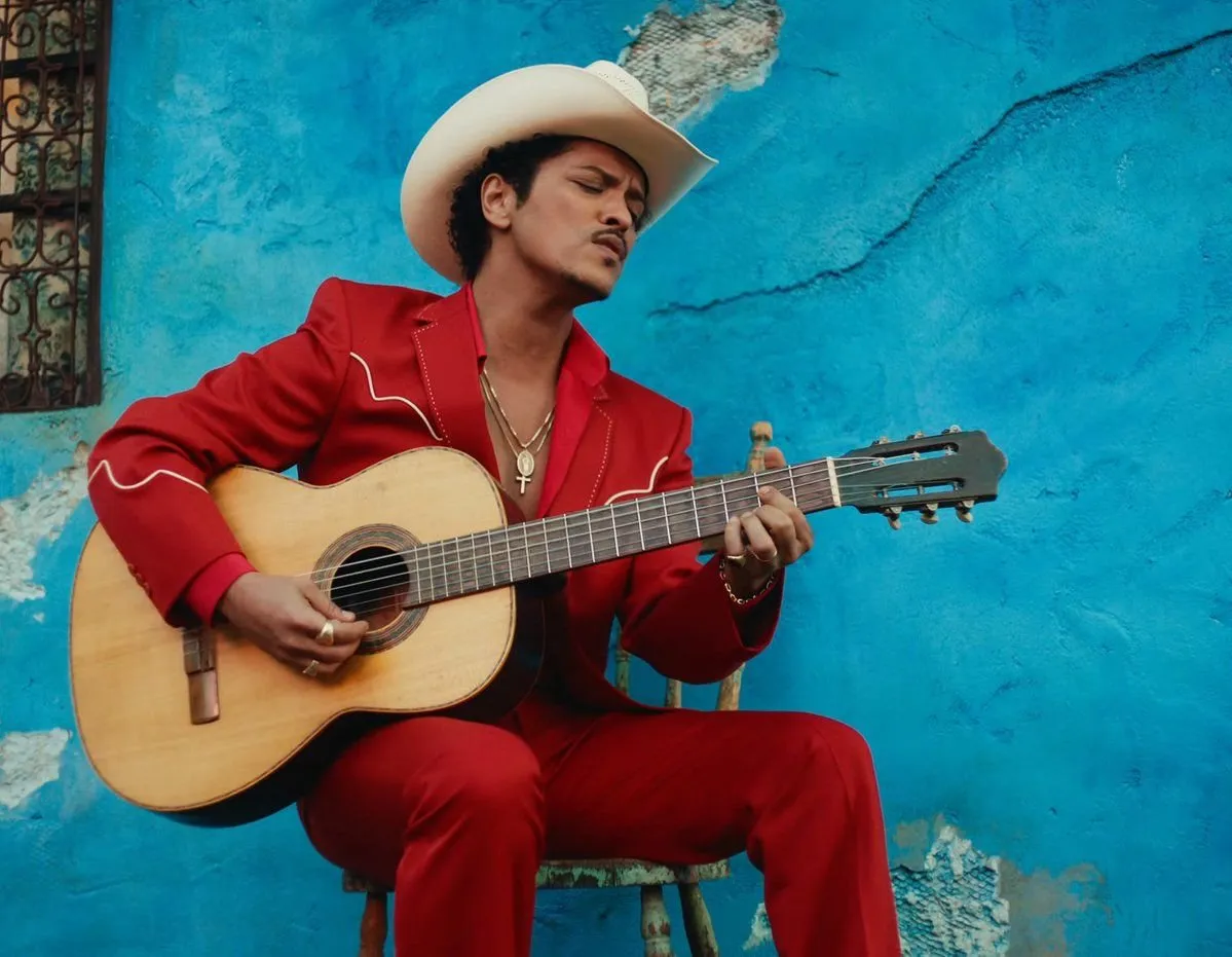 Bruno Mars rinde homenaje a México en su nuevo video “Risk It All” Bruno Mars rinde homenaje a México en su nuevo video “Risk It All”