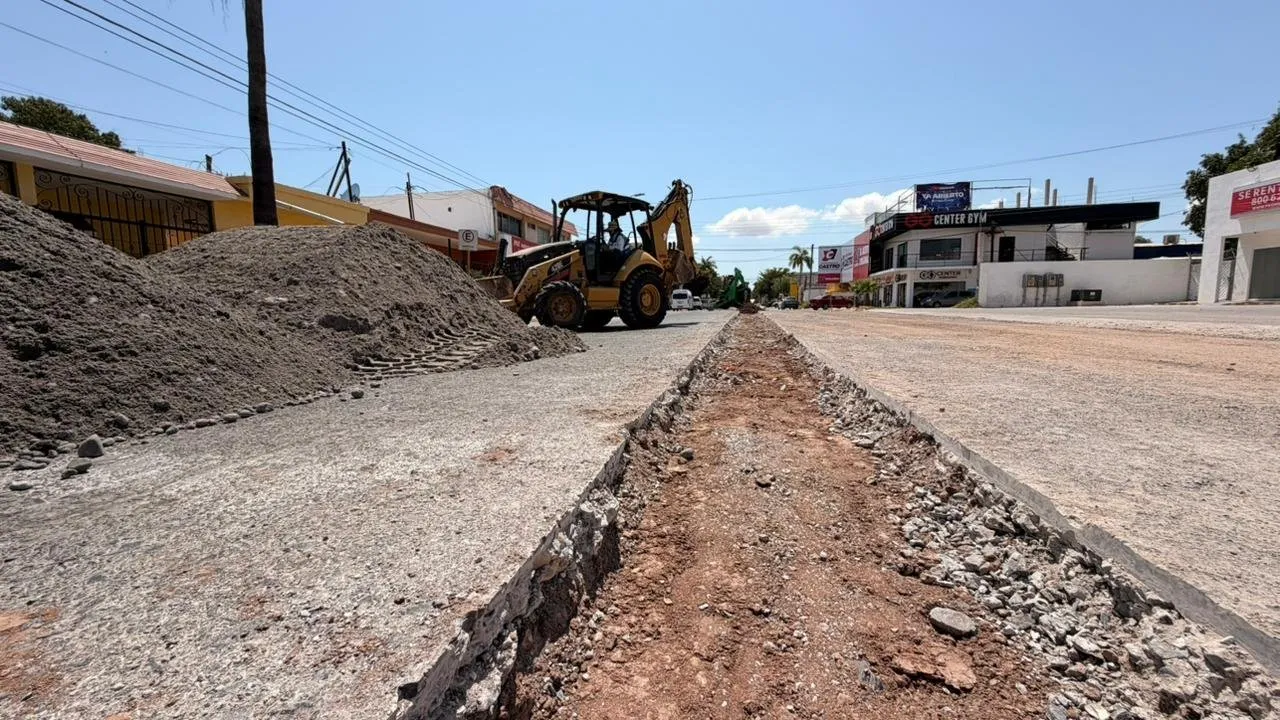 COMUN atiende rezagos en bacheo, rehabilitación de banquetas y pintura para agilizar la movilidad COMUN atiende rezagos en bacheo, rehabilitación de banquetas y pintura para agilizar la movilidad