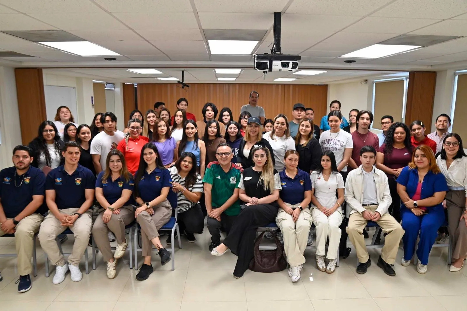 Promueve Bienestar Universitario la cultura del autocuidado con el taller “Nutre, Muévete y Atrévete”, en la Facultad de Ciencias de la Educación Promueve Bienestar Universitario la cultura del autocuidado con el taller “Nutre, Muévete y Atrévete”, en la Facultad de Ciencias de la Educación