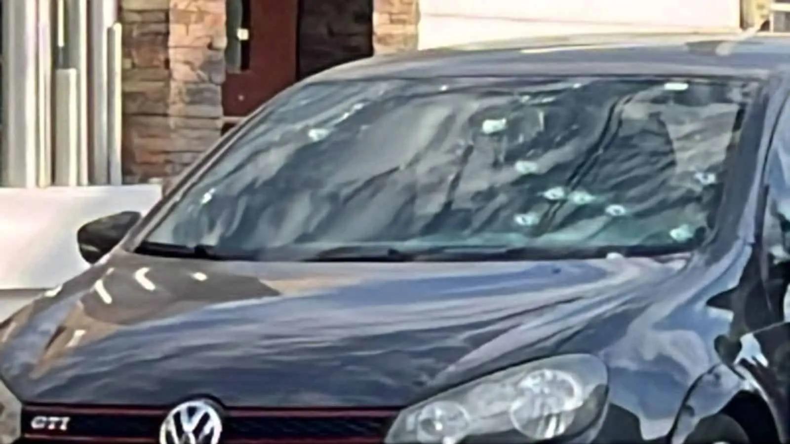 Rafaguean dos hombres dentro de un automóvil en la colonia El Palmito, en Culiacán Rafaguean dos hombres dentro de un automóvil en la colonia El Palmito, en Culiacán