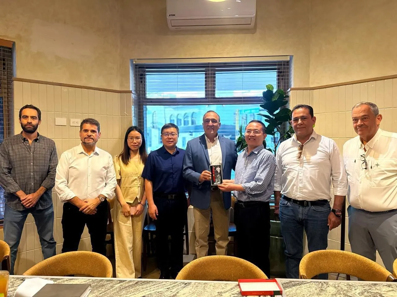 Chinos se interesan por sorgo: Gobierno de Sinaloa los recibe para hacer negocio Chinos se interesan por sorgo: Gobierno de Sinaloa los recibe para hacer negocio