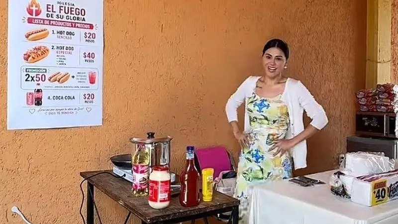 Gomita sorprende vendiendo hot dogs: ‘No es negocio’ Gomita sorprende vendiendo hot dogs: ‘No es negocio’
