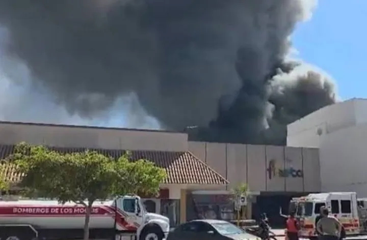 Ofrecen Gobierno de Sinaloa y de Ahome bolsa de 60 mdp en créditos para comerciantes afectados de Plaza Fiesta Las Palmas. Ofrecen Gobierno de Sinaloa y de Ahome bolsa de 60 mdp en créditos para comerciantes afectados de Plaza Fiesta Las Palmas.