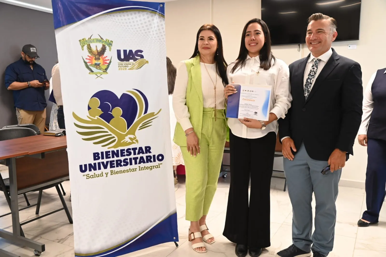 Concluye el Diplomado en Construcción de Paz, promovido por Bienestar Universitario, con la presentación de 10 proyectos ciudadanos para la prevención de la violencia Concluye el Diplomado en Construcción de Paz, promovido por Bienestar Universitario, con la presentación de 10 proyectos ciudadanos para la prevención de la violencia