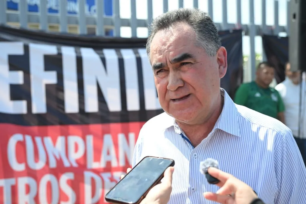 El Rector Jesús Madueña hace presencia en el paro de labores promovido por el SUNTUAS y asegura que continuará la gestión de recursos; autoridades federales analizarán este miércoles la situación financiera de la UAS El Rector Jesús Madueña hace presencia en el paro de labores promovido por el SUNTUAS y asegura que continuará la gestión de recursos; autoridades federales analizarán este miércoles la situación financiera de la UAS