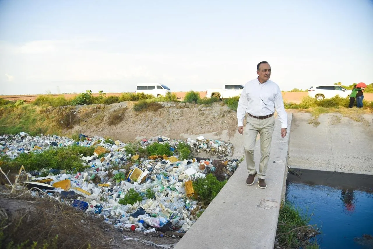 Ayuntamiento y módulo Santa Rosa limpiarán enorme tapón de basura en el cauce del dren Mochicahui Ayuntamiento y módulo Santa Rosa limpiarán enorme tapón de basura en el cauce del dren Mochicahui