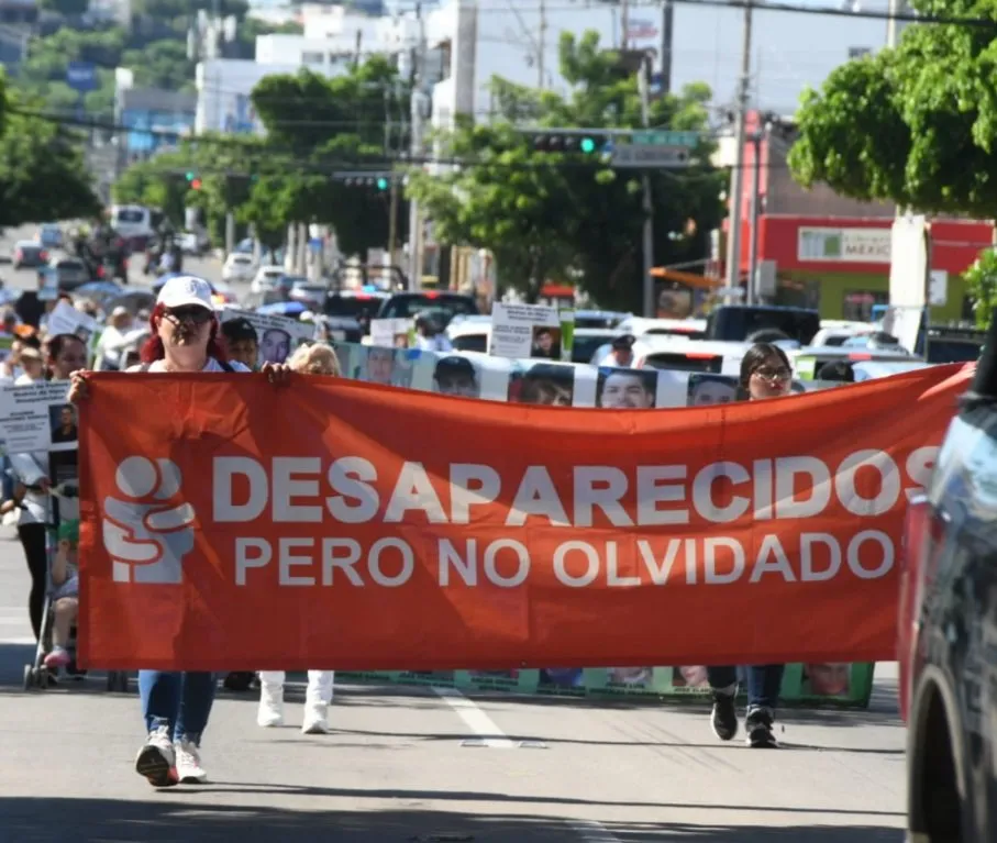 Sinaloa suma más de 7 mil desaparecidos y las madres hallan las fosas; la FGE cruzada de brazos Sinaloa suma más de 7 mil desaparecidos y las madres hallan las fosas; la FGE cruzada de brazos