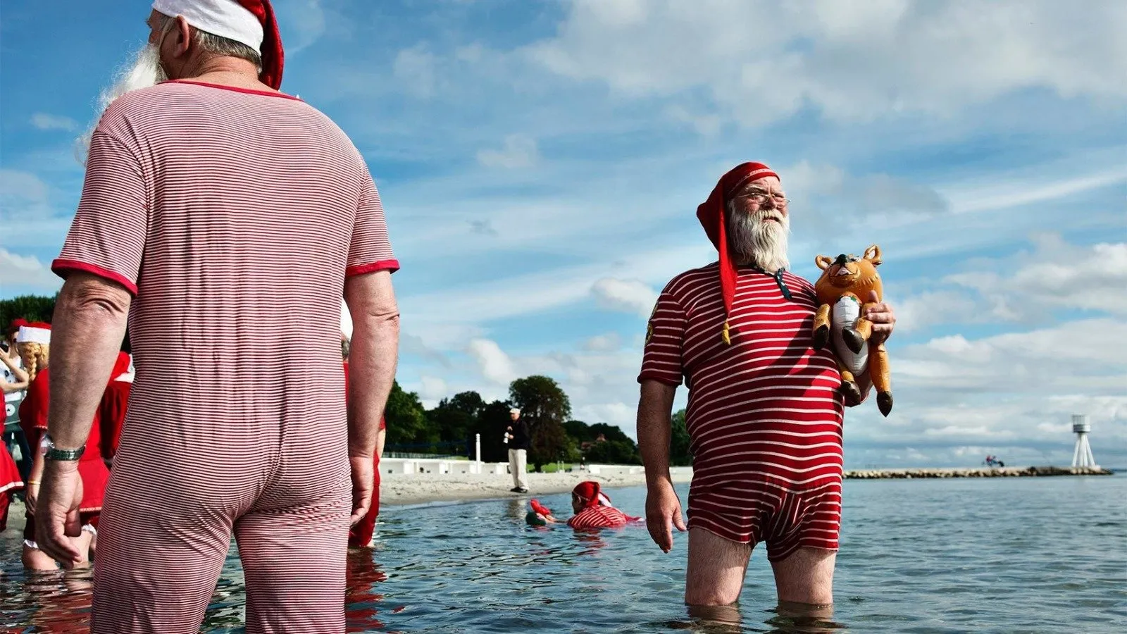 ¡Navidad en pleno verano! Copenhague acoge el tradicional y colorido Congreso Mundial de Papás Noel ¡Navidad en pleno verano! Copenhague acoge el tradicional y colorido Congreso Mundial de Papás Noel