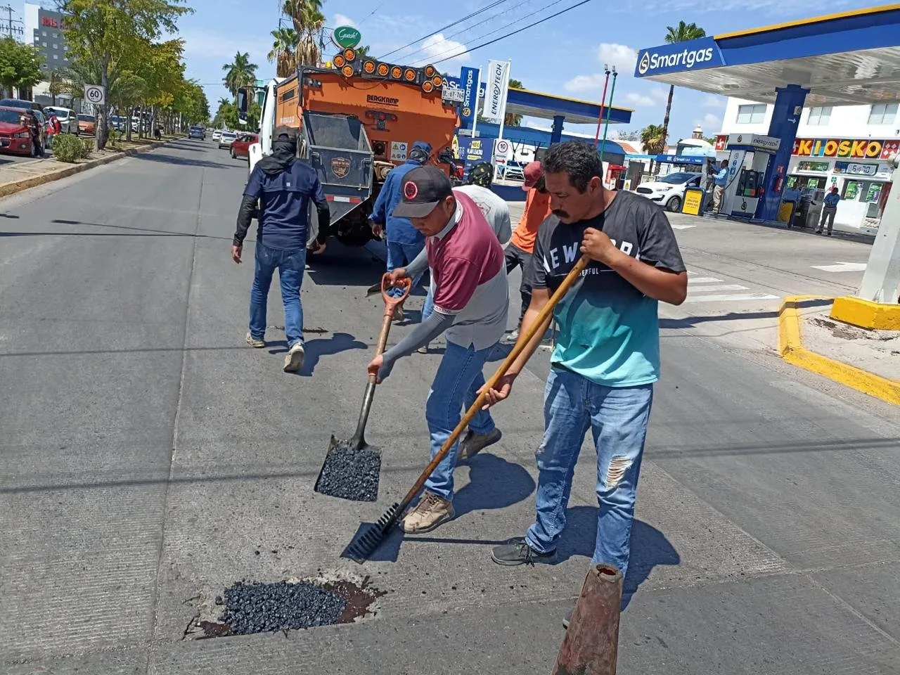 Hoy inicia Obras Públicas y COMUN, bacheo con carpeta asfáltica en el Bulevar Rosales Hoy inicia Obras Públicas y COMUN, bacheo con carpeta asfáltica en el Bulevar Rosales