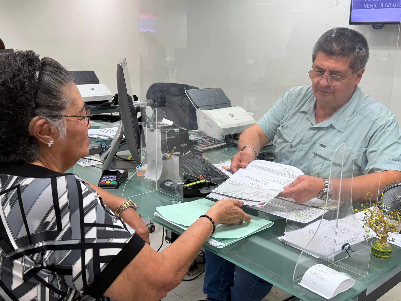 Anuncia Gobernadora Yeraldine ampliación del programa “Ponte al Corriente” Anuncia Gobernadora Yeraldine ampliación del programa “Ponte al Corriente”