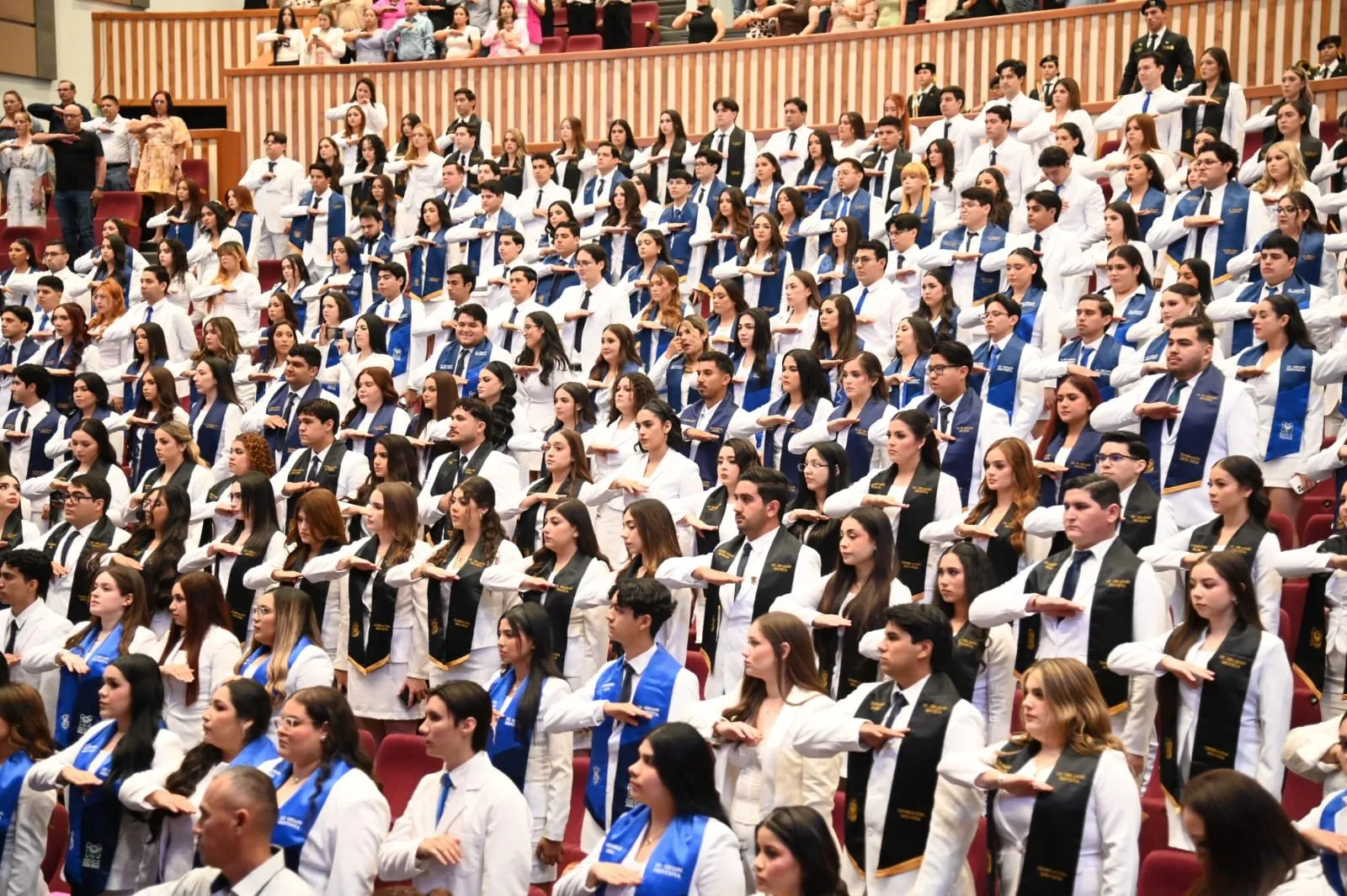 Con altos estándares de calidad y sentido humano, egresan 300 nuevos cirujanos dentistas de la Generación 2021-2026 de la Facultad de Odontología Con altos estándares de calidad y sentido humano, egresan 300 nuevos cirujanos dentistas de la Generación 2021-2026 de la Facultad de Odontología