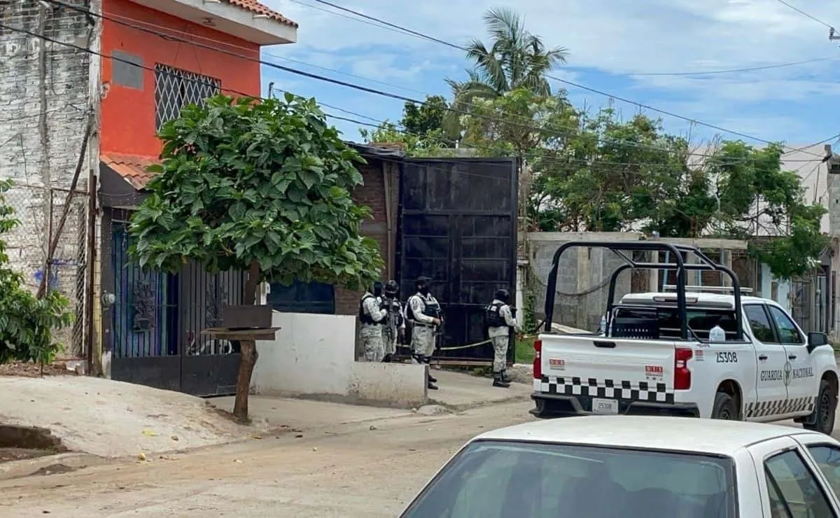 Golpe al almacenamiento ilícito: Aseguran bodega con miles de litros de hidrocarburo en Mazatlán Golpe al almacenamiento ilícito: Aseguran bodega con miles de litros de hidrocarburo en Mazatlán