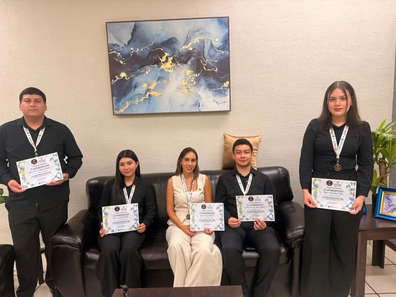 Estudiantes de la Facultad de Contaduría y Administración de la UAS conquistan el primer lugar en el X Maratón Nacional de Ética del IMCP, en Xalapa Estudiantes de la Facultad de Contaduría y Administración de la UAS conquistan el primer lugar en el X Maratón Nacional de Ética del IMCP, en Xalapa