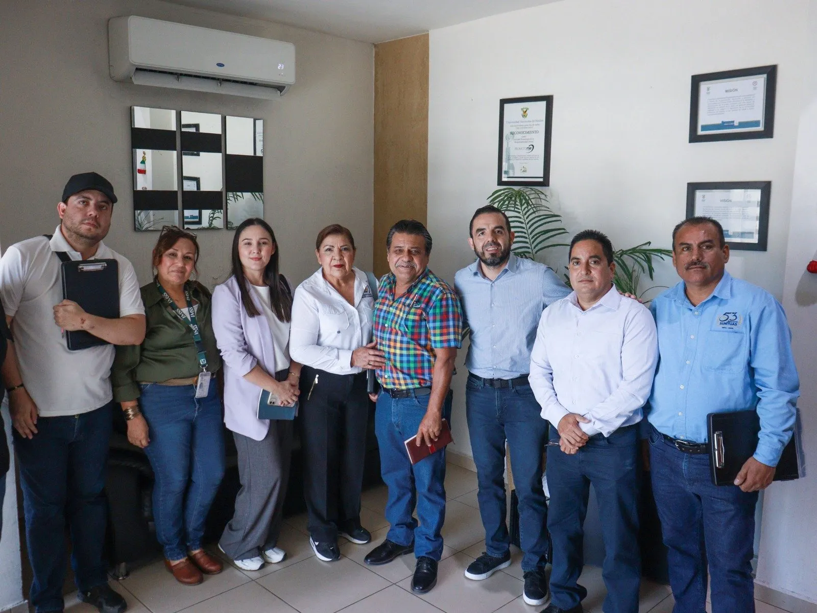 La UAS y el IMSS suman esfuerzos para consolidar entornos laborales seguros y saludables en el Centro de Investigación y Docencia en Ciencias de la Salud La UAS y el IMSS suman esfuerzos para consolidar entornos laborales seguros y saludables en el Centro de Investigación y Docencia en Ciencias de la Salud