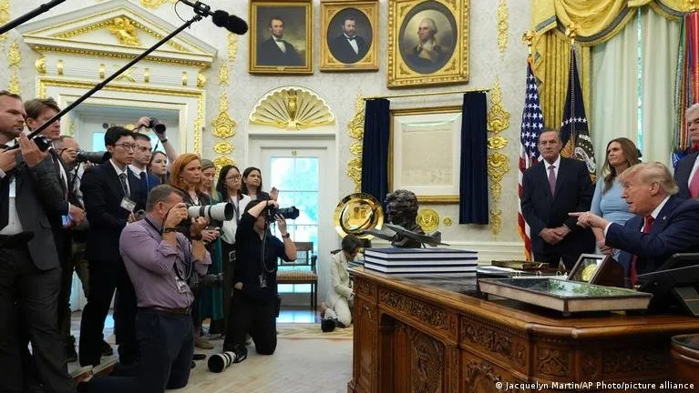 Escalada sin precedentes: CNN, MS Now y Politico demandan a la Casa Blanca tras veto a comunicadores y bloqueo de credenciales Escalada sin precedentes: CNN, MS Now y Politico demandan a la Casa Blanca tras veto a comunicadores y bloqueo de credenciales