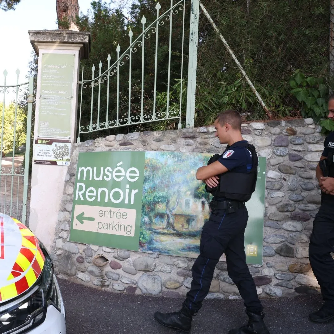 Nuevo golpe al patrimonio cultural: Roban cuatro obras de Auguste Renoir en la Riviera Francesa; recuperan dos durante la huida Nuevo golpe al patrimonio cultural: Roban cuatro obras de Auguste Renoir en la Riviera Francesa; recuperan dos durante la huida
