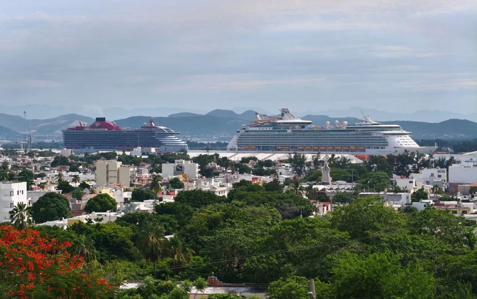 Arriban a Mazatlán los cruceros “Navigator Of The Seas” y “Brillant Lady” con más de 5,800 visitantes Arriban a Mazatlán los cruceros “Navigator Of The Seas” y “Brillant Lady” con más de 5,800 visitantes