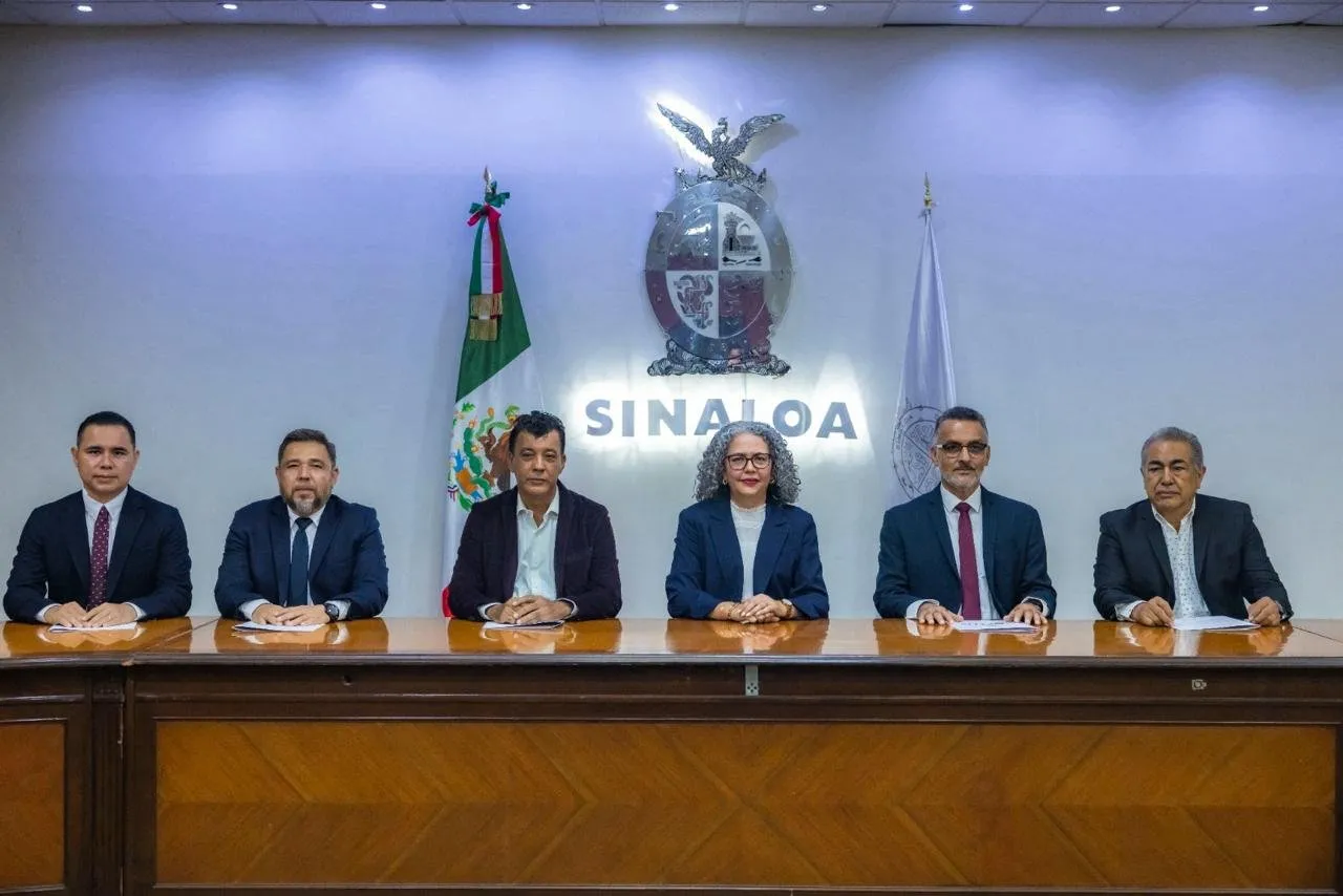 La Gobernadora de Sinaloa Graciela Domínguez toma protesta a los nuevos integrantes del Gabinete Estatal. La Gobernadora de Sinaloa Graciela Domínguez toma protesta a los nuevos integrantes del Gabinete Estatal.