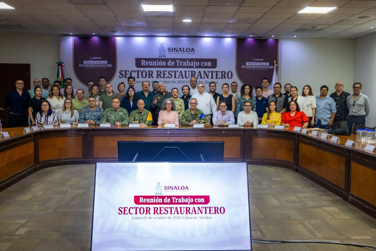 Restauranteros de Culiacán son el sector clave para recuperar la confianza y la paz de la ciudad, señala Gobernadora Graciela Domínguez Restauranteros de Culiacán son el sector clave para recuperar la confianza y la paz de la ciudad, señala Gobernadora Graciela Domínguez