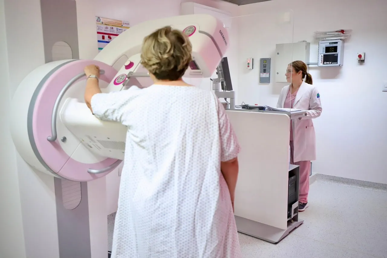 Secretaría de Salud invita a las mujeres a realizarse estudios para la detección oportuna del cáncer de mama y cuello uterino Secretaría de Salud invita a las mujeres a realizarse estudios para la detección oportuna del cáncer de mama y cuello uterino